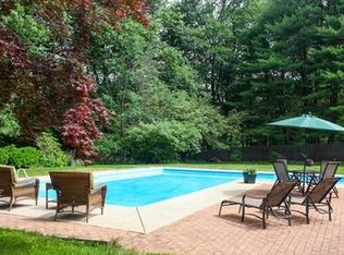 25 Pleasant View Rd, Wilbraham, MA 01095