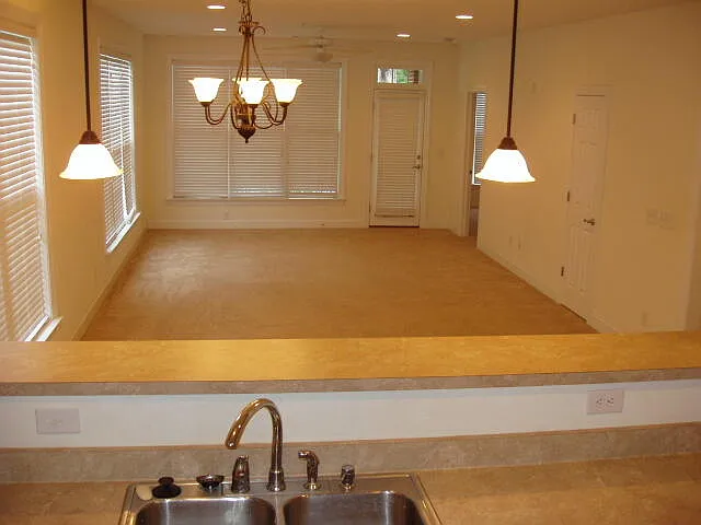 208 Trillium Ct — Photo 3