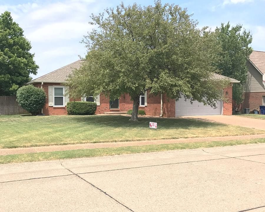 1st image of 2711 Woodside Dr