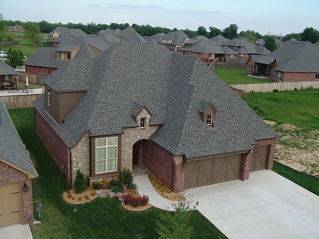 2nd image of 1123 S Magnolia Pl