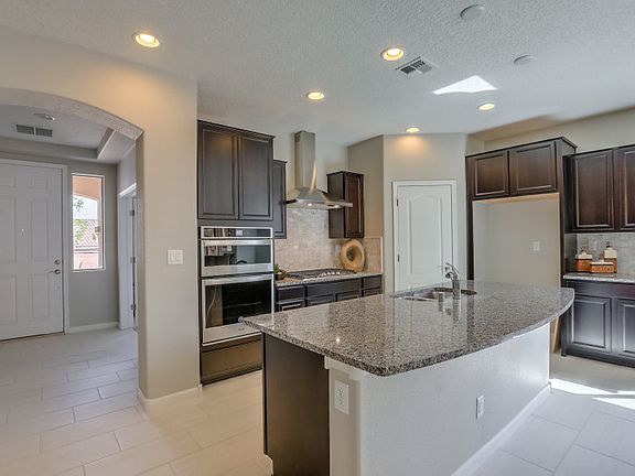 Beautiful Kitchen with Backsplash