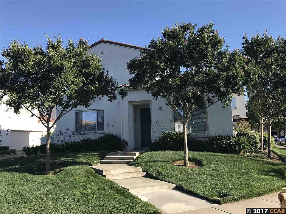 2nd image of 1301 Amaryllis Cir