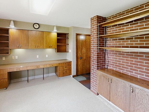 3rd image of 208 Oak St