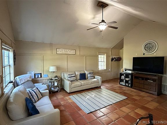 5th image of 82 N Timberlane Cove Rd