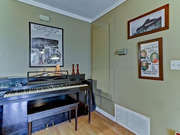 5th image of 2410 N Towne Ave Unit 39