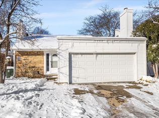 2S616 Linden Sq, Warrenville, IL