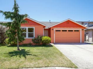 137 Dennison Ln, Fort Bragg, CA 95437