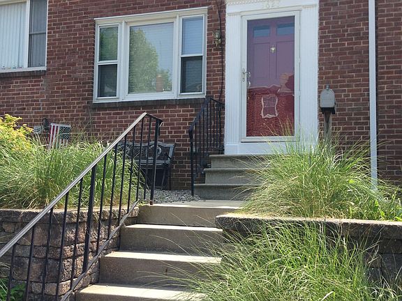 3rd image of 1628 W Latimer Pl
