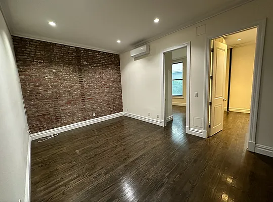 Rented by Avenues Real Estate | media 11