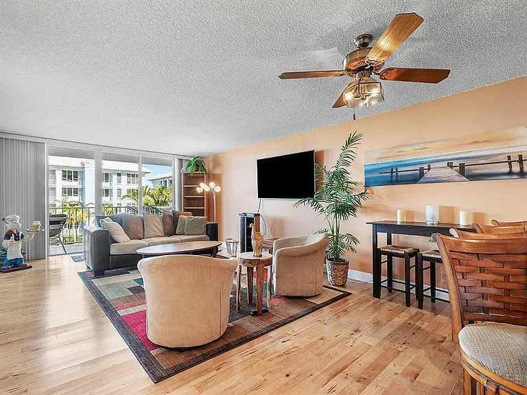 800 SE 20th Ave #407 — Photo 9