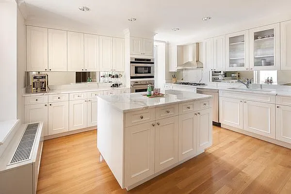 Sold by Trump International Realty | media 36