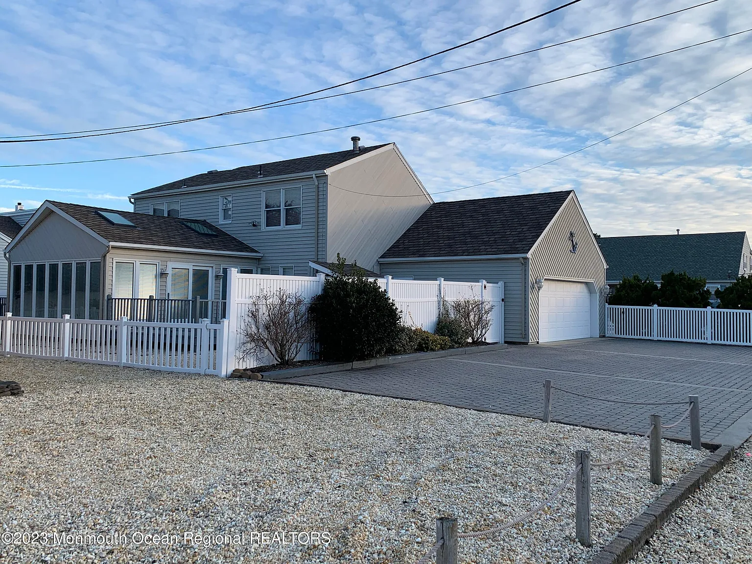 5 bed, 2.5 bath, 2770 sqft, $7,950 — Photo 2