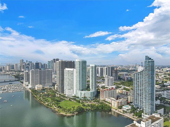 3rd image of 2020 N Bayshore Dr APT 1005