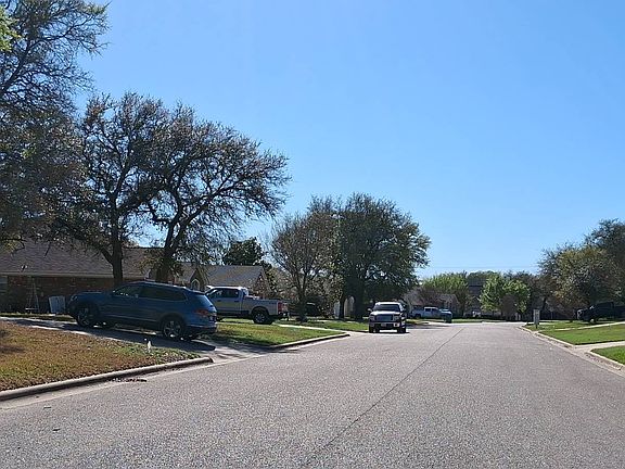 4th image of 8 E Aztec Ln