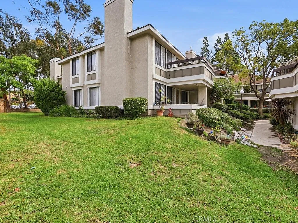 2 bed, 1.5 bath, 1020 sqft, $3,050 — Photo 4