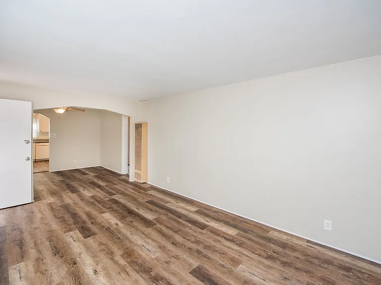 224 Frankfort Ave — Photo 3