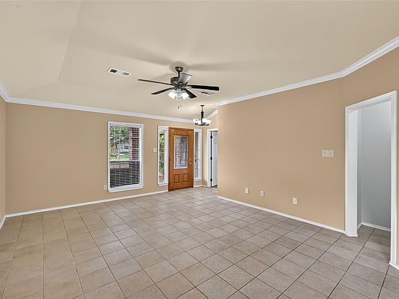 4th image of 2427 Chalet Rd