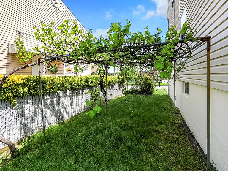 24 Van Vliet Ct #2 — Photo 10