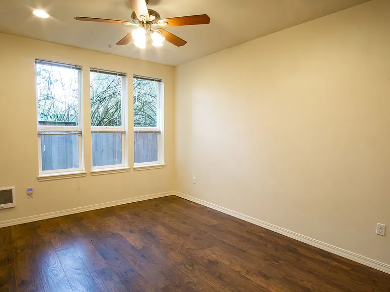 610 SE Spokane St #5 — Photo 6