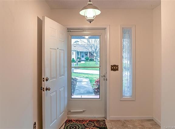 4th image of 403 N Woodfield Ct