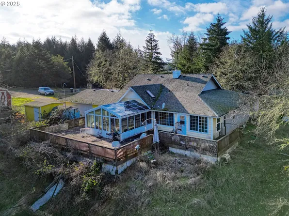 741 Fawn Ridge Dr, Oakland, OR 97462