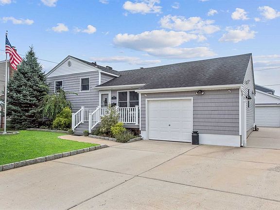 2nd image of 3584 Ladonia St