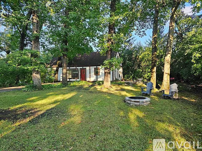 617 W Everett Rd #COACH HOUSE