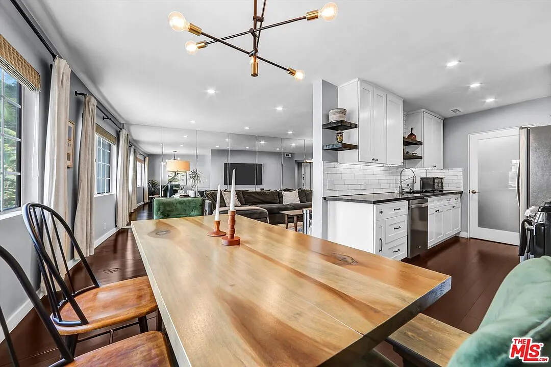 1 bed, 1.0 bath, 977 sqft, $3,650 — Photo 3