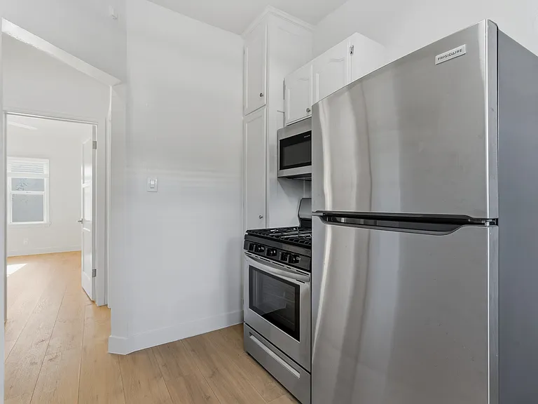 1553 2nd Ave #2 — Photo 12