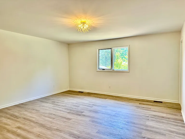 194 E Long Lake Rd — Photo 11