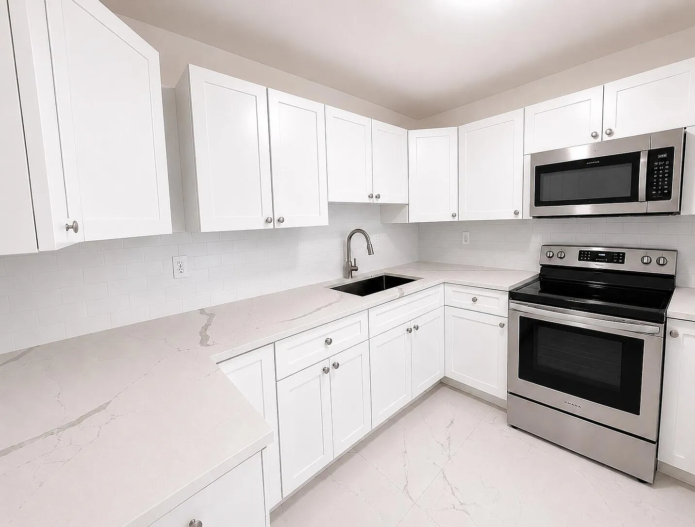 2 bed, 2.0 bath, 1000 sqft, $2,300 — Photo 2