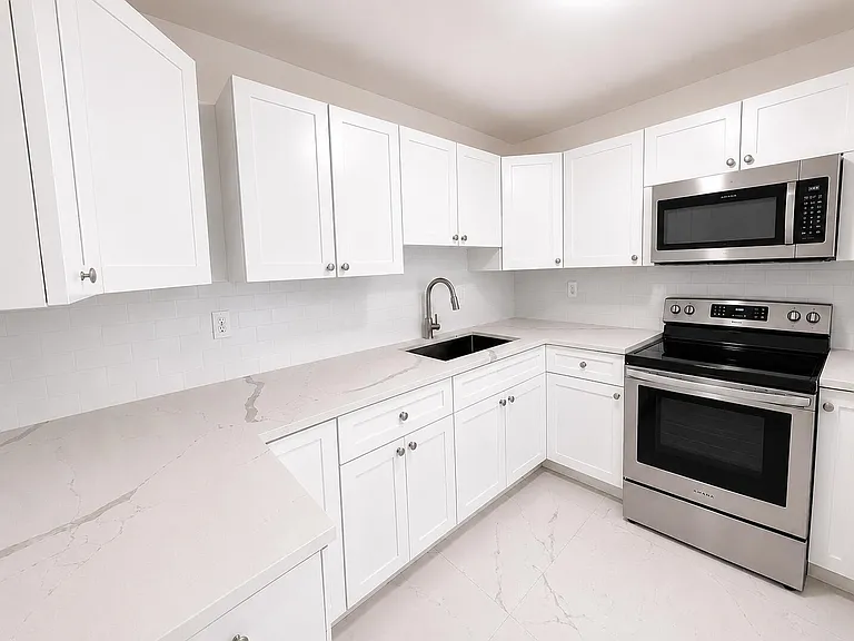 4341 Riverside Dr #C — Photo 2