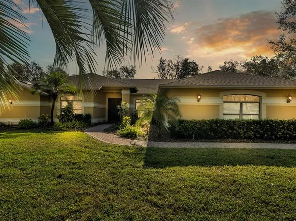 2806 Pine Club Dr, Plant City, FL 33566