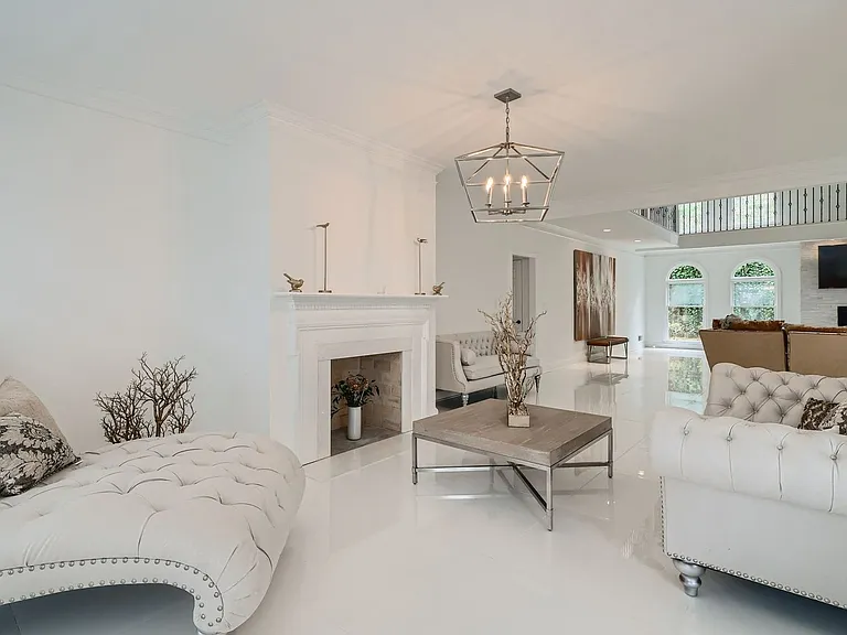 425 Ferry Lndg — Photo 8