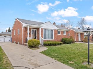 8605 Dixie Ln, Dearborn Heights, MI