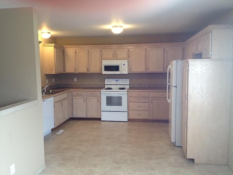 1st image of 704 SE Southbrooke Ct