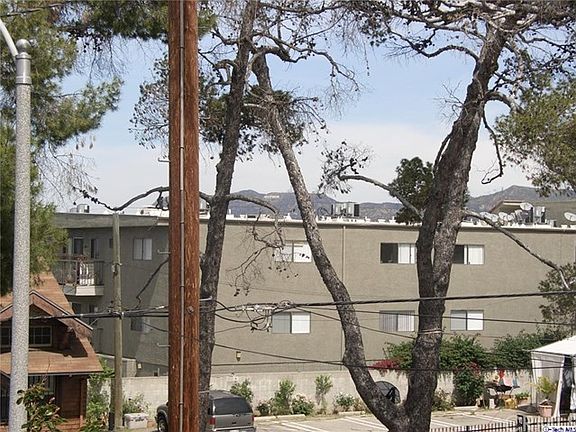 5th image of 244 N Park View St