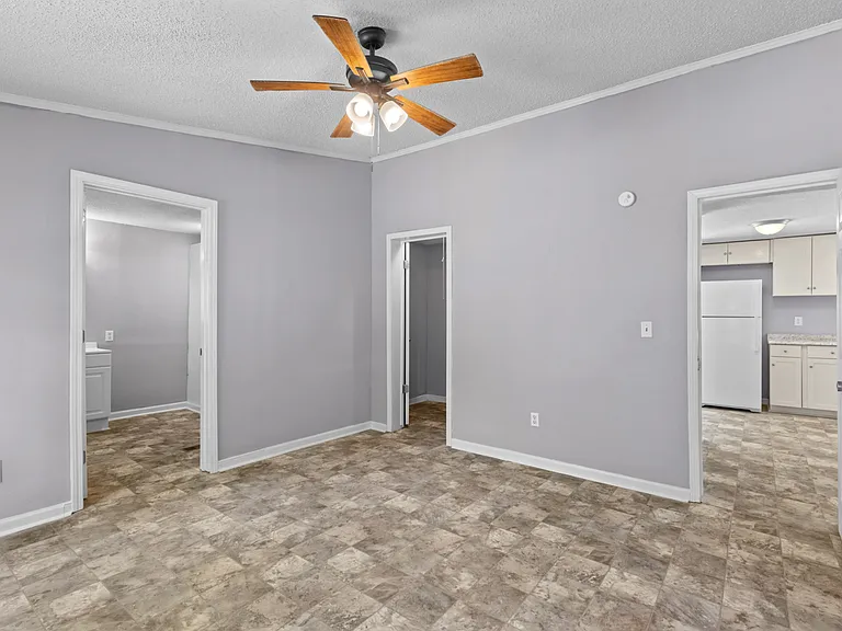 1133 Pickett Rd — Photo 11