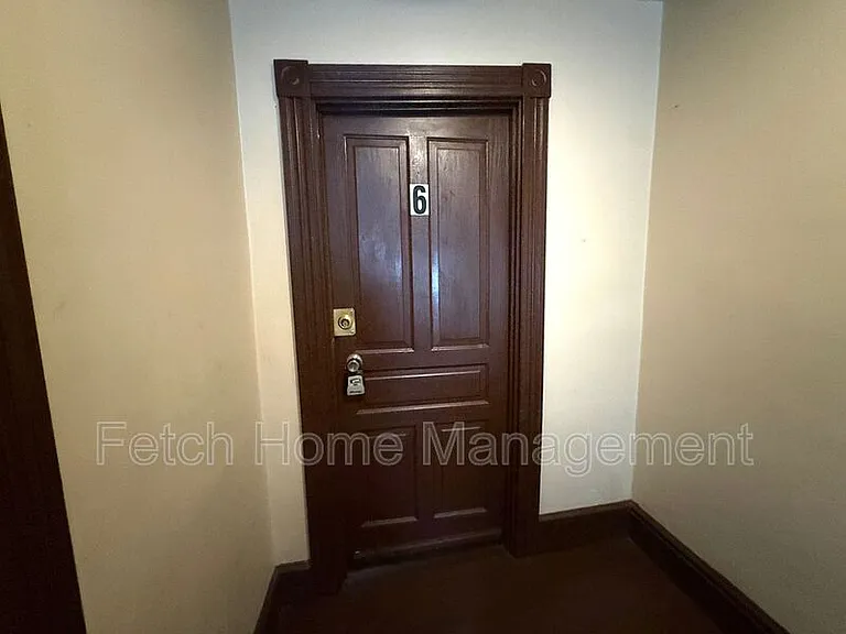 722 E King St #6 — Photo 6