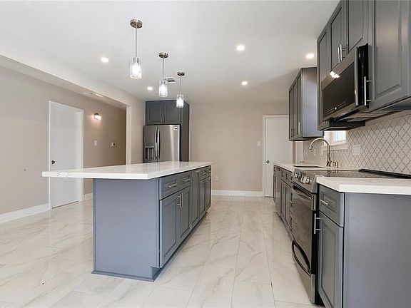 5th image of 246 Willow Dr W