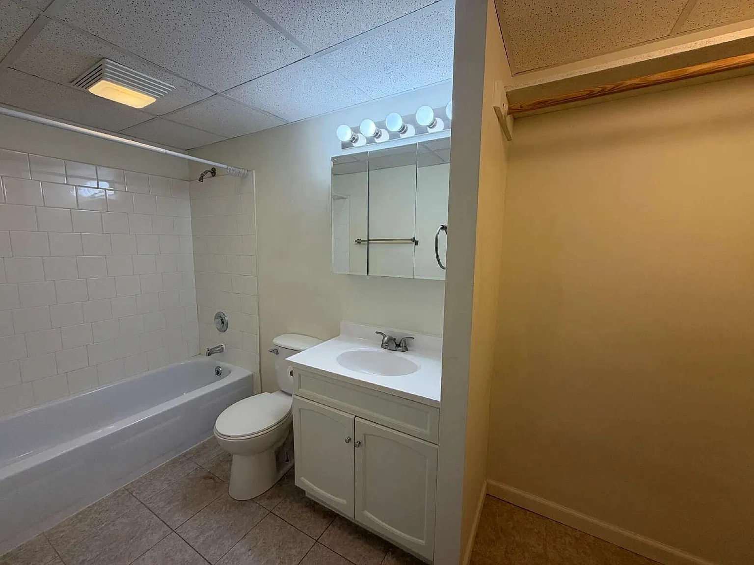 Studio, 1.0 bath, $750 — Photo 3