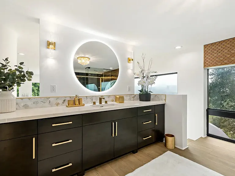 15105 Mulholland Dr — Photo 21