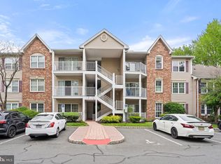 82 Cheverny Ct, Hamilton, NJ 08619