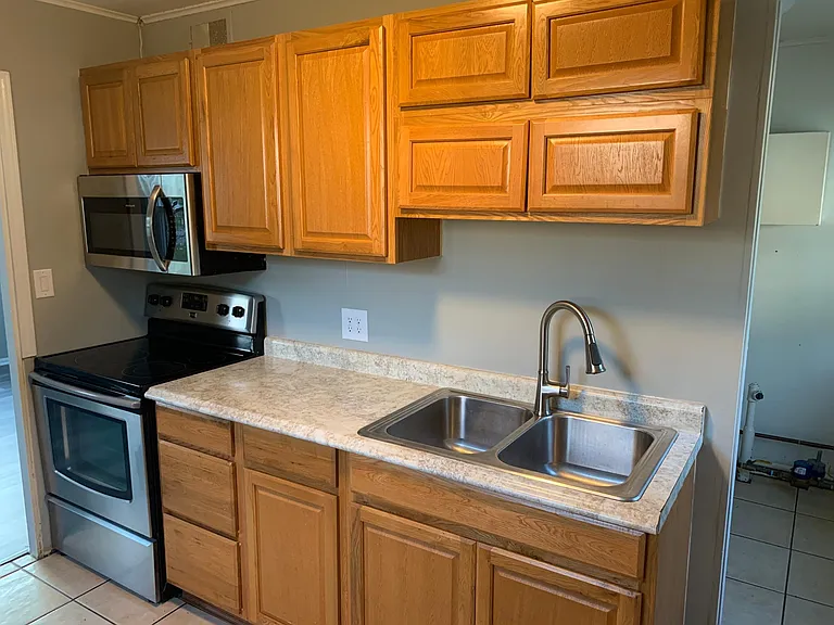 1024 Michigan Ave — Photo 2