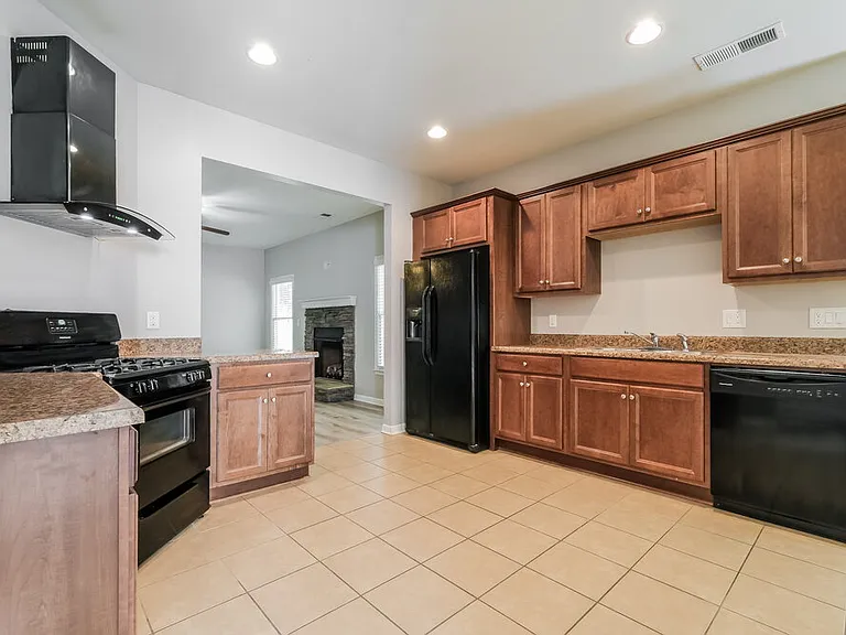 216 Jefferson Ave — Photo 9