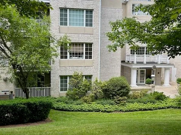 2 Homestead Ln Unit 109, Greenwich, CT 06831