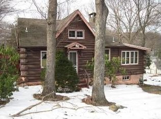 40 Lindys Dr, West Milford, NJ 07480