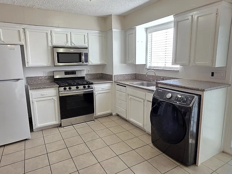 4136 N Thesta St #10 — Photo 8