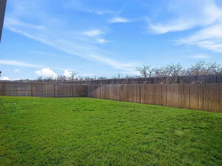 1318 Kingsgate Dr — Photo 31