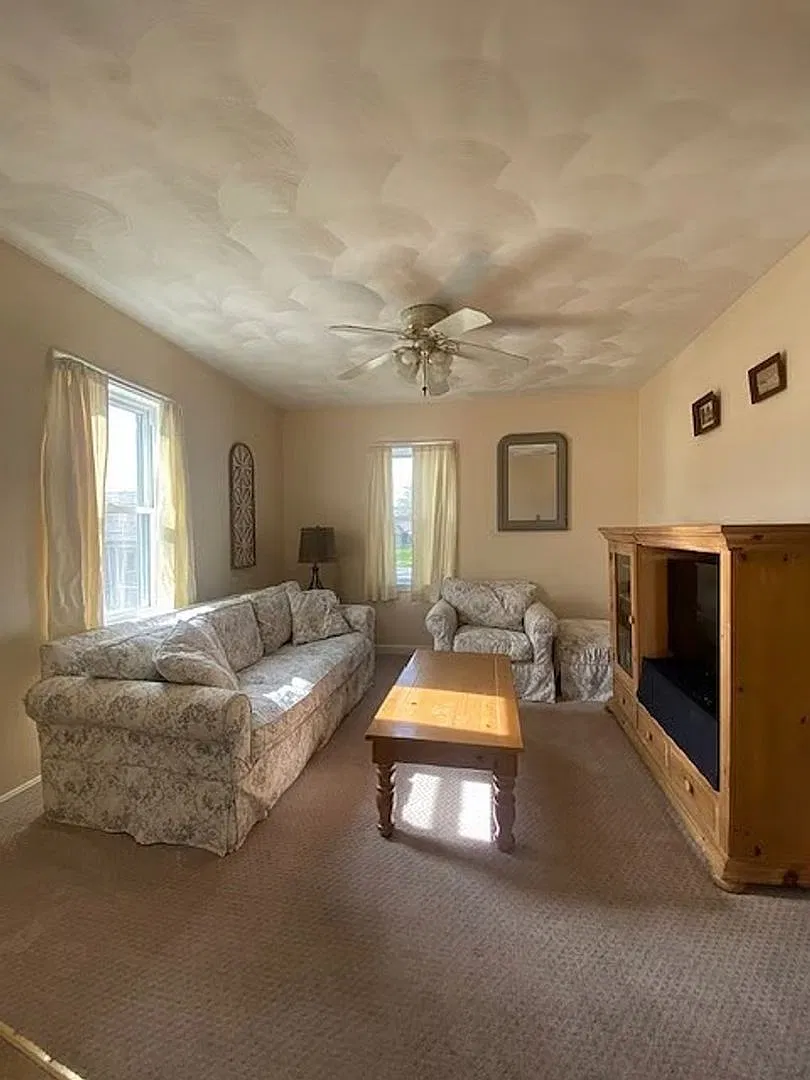 Quiet 1BR Apartment in New Bedford — Photo 1